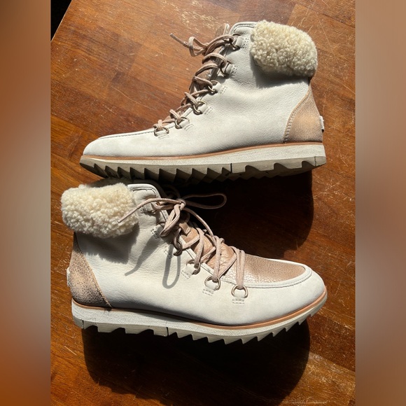 Sorel Shoes - Sorel Cream and Gold Winter Boots